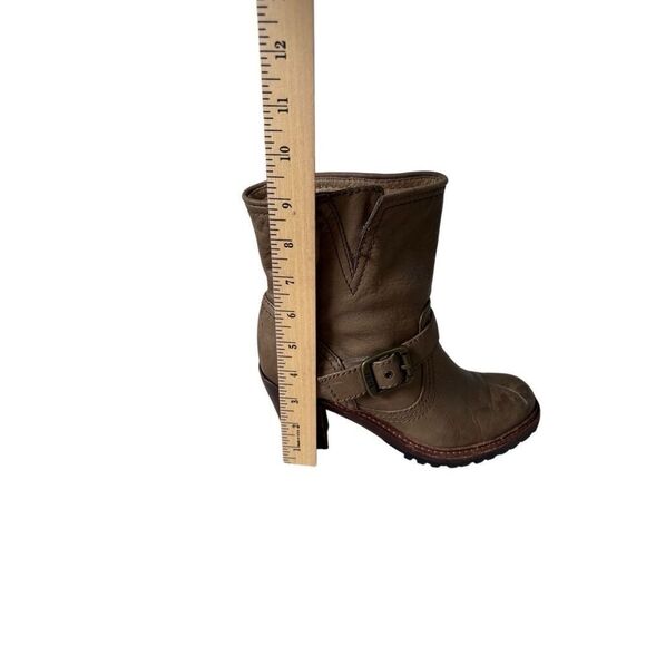 FRYE Lucy Engineer Boots Booties Taupe Brown Leather Size 7 Heel - Picture 16 of 16